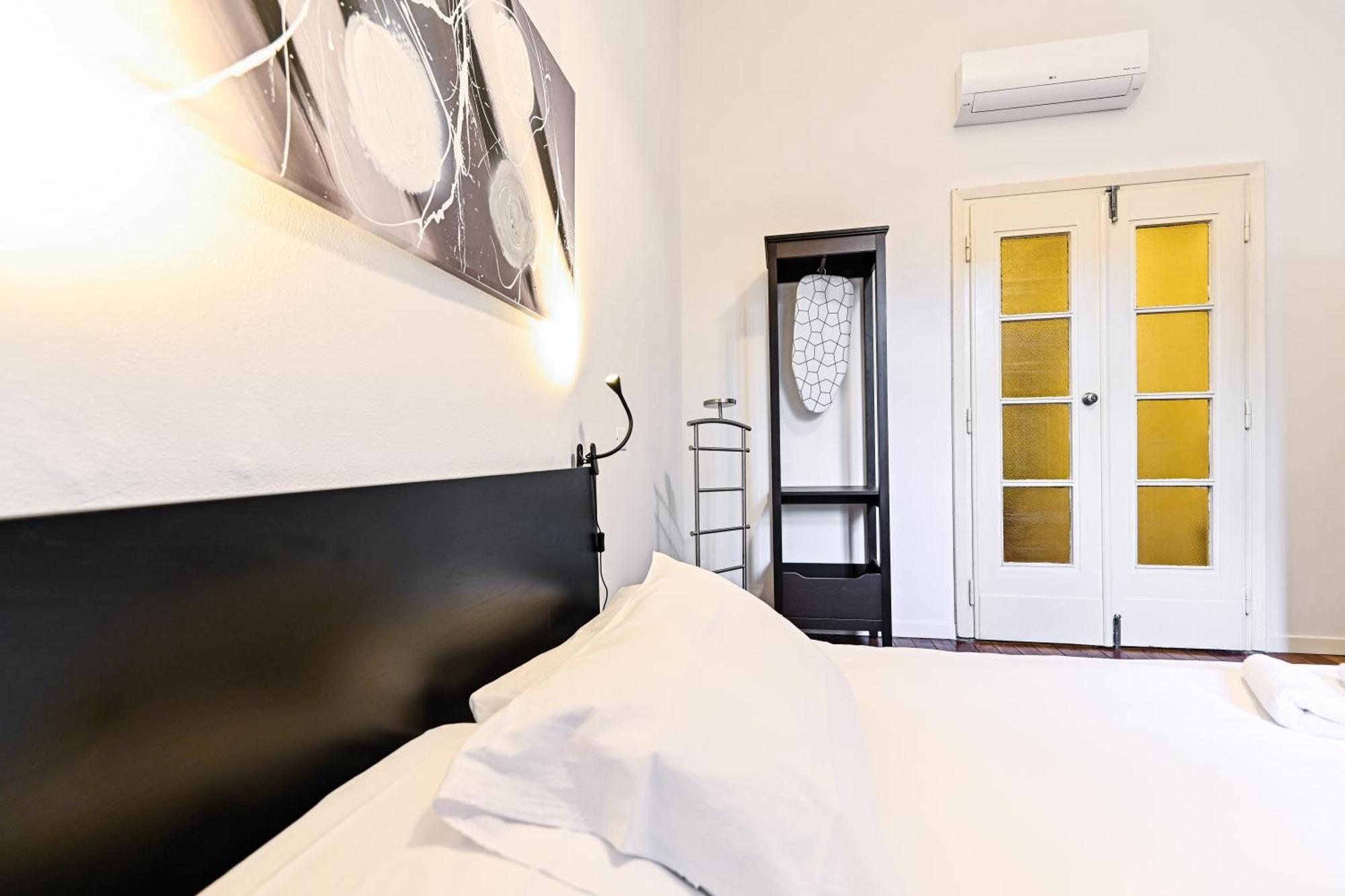 Top Living Apartments - Porta Susa Турин Экстерьер фото